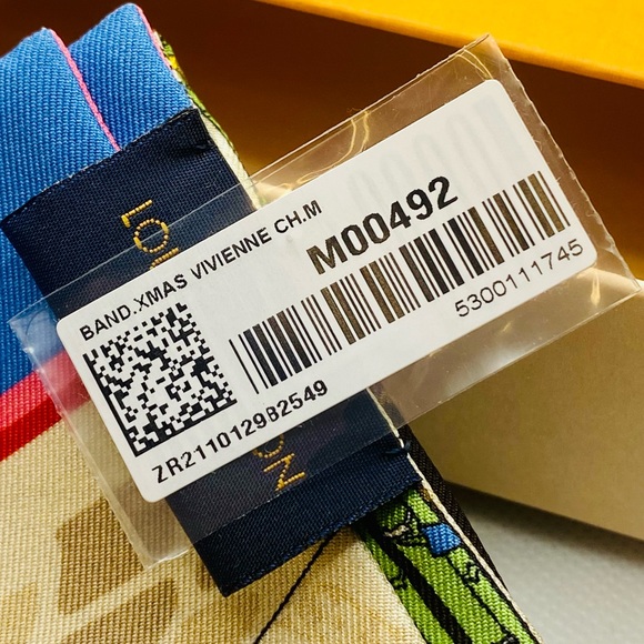 NEW Louis Vuitton Silk Monogram 2021 Vivienne Xmas Animation China Bandeau Scarf - Picture 9 of 9